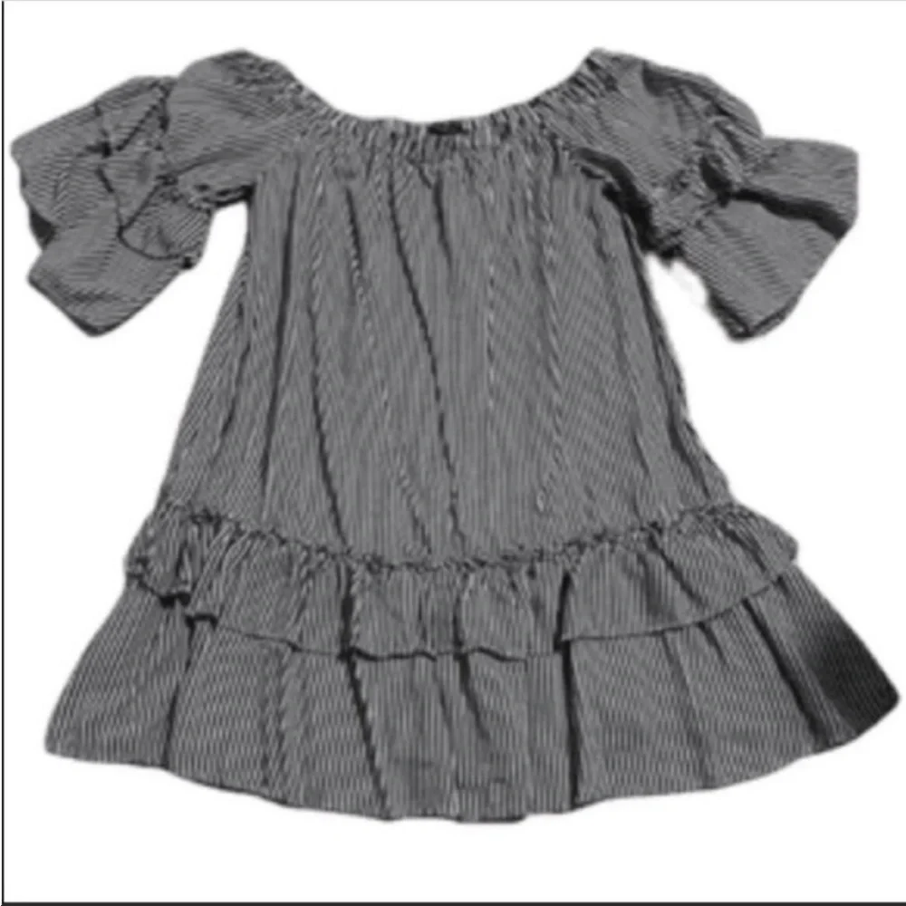 Forever 21 off shoulder black & white stripes with ruffles mini dress. Small.